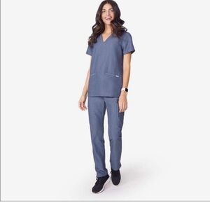 🌟 FIGS PO#1299 Women’s Heather Denim Two Pocket Scrub Top - $32! 🌟